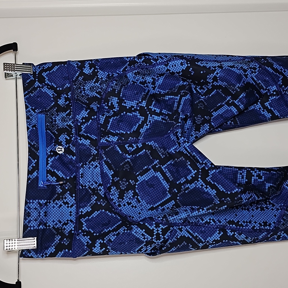 396. Lululemon Speed Tight IV - Picture 3 of 7